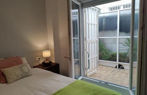 San Gil Apartment | Bright Historic Apartment with Balcony in Feria-Alameda