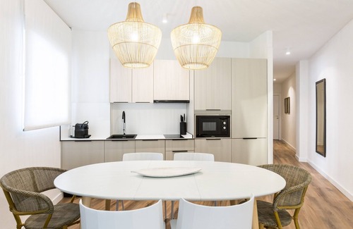 San Roque Apartment | Bright Apartment for 6 with Kitchen and Spa Access