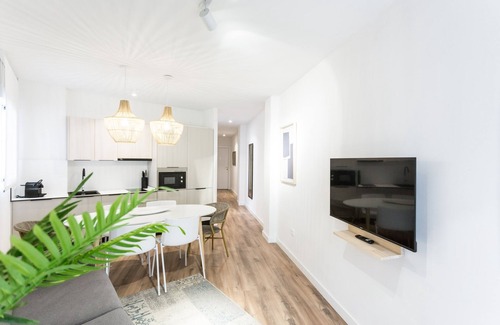 San Roque Apartment | Bright Apartment for 6 with Kitchen and Spa Access