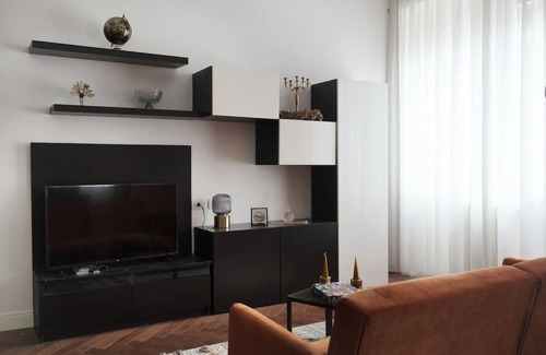 Loreto Apartment | Bright Apartment Steps from Metro - Rated 9/10 for Comfort