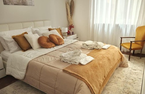 Loreto Apartment | Bright Apartment Steps from Metro - Rated 9/10 for Comfort