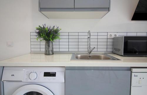 Nervion Apartment | Bright Studio at Gran Plaza - Top-Rated Family Retreat