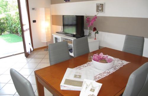 Rivoltella Apartment | In Vacanza da Miki 01: Oceanfront Retreat for Families