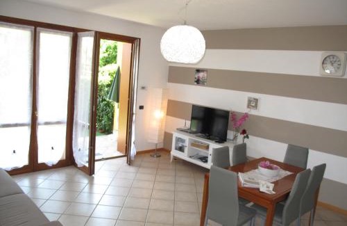 Rivoltella Apartment | In Vacanza da Miki 01: Oceanfront Retreat for Families
