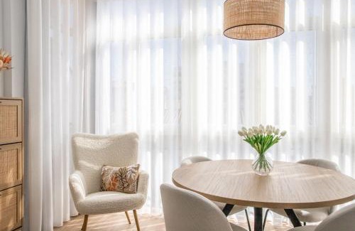 Fuengirola City Centre Apartment | Bright and Modern Apartment in Fuengirola - Guest Rated 10/10