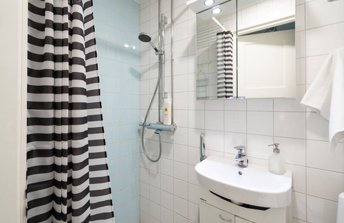 Keskinen District Apartment | Cozy 1BR Retreat Next to Puu-Vallilla with Breakfast