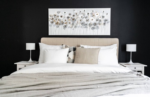 Keskinen District Apartment | Cozy 1BR Retreat Next to Puu-Vallilla with Breakfast