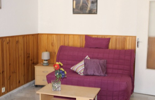 Fabron Apartment | Cozy Oceanfront Retreat for Two with Spa and WiFi