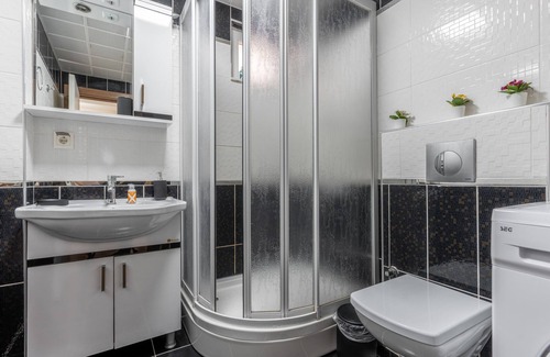 Antalya City Centre Apartment | Bright Flat Steps from Hadrian Gates in Antalya