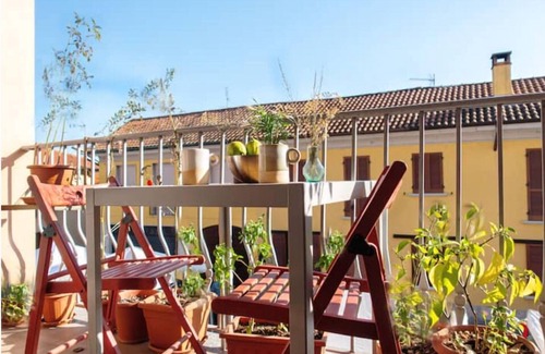Biassono Apartment | Bright Retreat near F1 Circuit & Monza Park with Spa Access