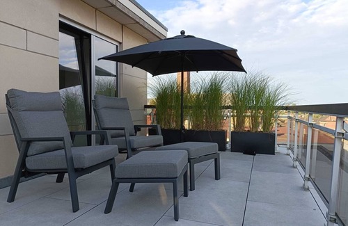 Sint-Pieters-Woluwe Apartment | Stylish Designer Penthouse with Terrace and Kitchen Amenities