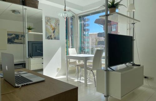 Lantinen District Apartment | Bright Studio with Ocean View, WiFi & Netflix Access