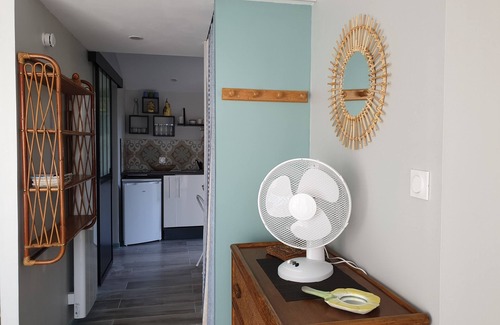 Monteux Apartment | Peaceful Studio Retreat with Pool and Lake View Amenities