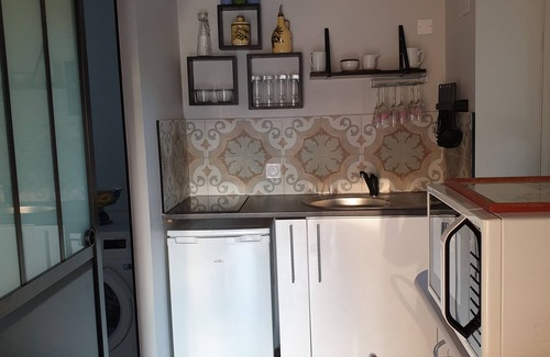 Monteux Apartment | Peaceful Studio Retreat with Pool and Lake View Amenities