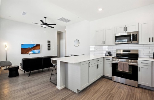 Casa Grande House | Radiant Sunrise Retreat: Pool, BBQ & Ocean View Awaits