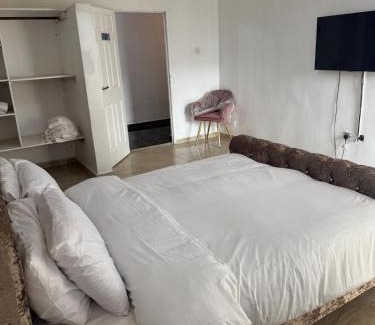 Freetown Apartment | Lumley 3 Bedroom flat solar power and generator