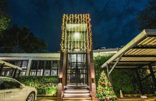 Khlong Khoen Resort | Relax at Lumphawa Amphawa Resort with Pool and Dining
