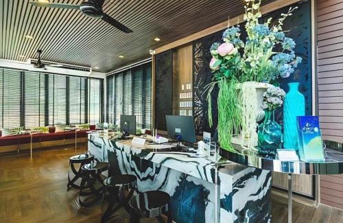 Khlong Khoen Resort | Relax at Lumphawa Amphawa Resort with Pool and Dining