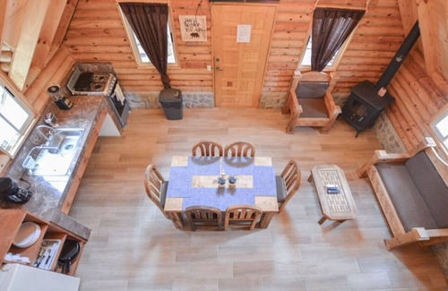 Santiago Cabin | Cozy Luna Cabin for Memorable Family Adventures