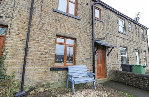 Honley House | Pet and Child Friendly Retreat at Luna Cottage
