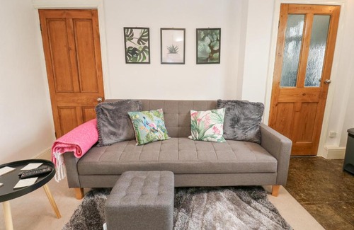 Honley House | Pet and Child Friendly Retreat at Luna Cottage