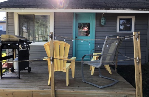 Arnolds Park Cottage | Relax at Mariah Cottage, Steps from Arnolds Park!