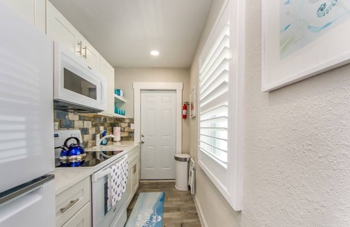 Independence Square Cottage | Discover LUNA Cottage: Oceanfront Bliss with Top Amenities