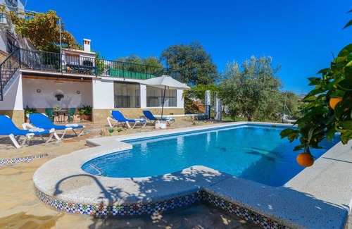 Alora Villa | Discover Luna de Alora Álora: Pool, Spa & High Ratings