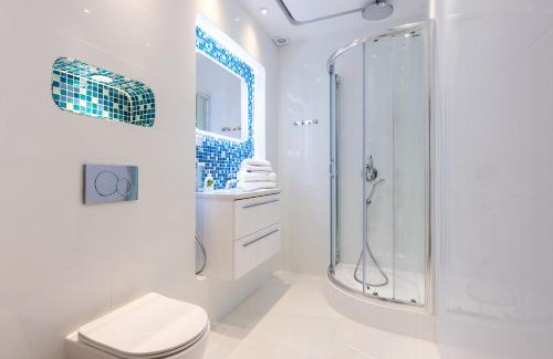 Michalowice Apartment | Relaxing Luna De Luxe Apartment with Spa & Hot Tub Access