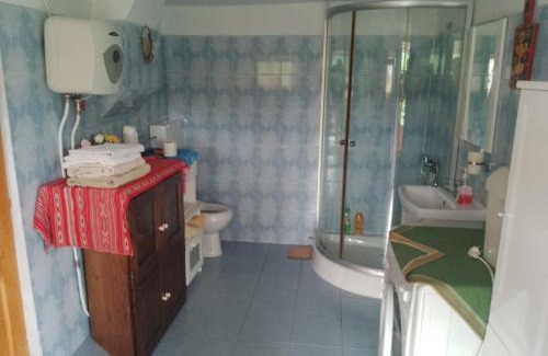 Carjiti Bed & Breakfast | Budget-Friendly Getaway at Luna de miere 2 with Family Perks