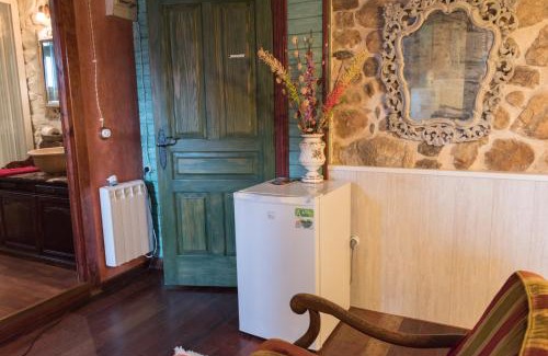 Nueva Hotel | Discover Luna del Valle: Pet-Friendly Retreat with Hot Tub
