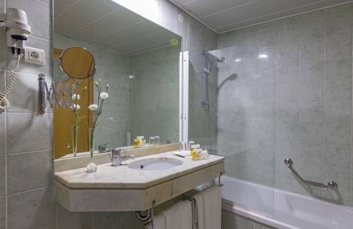 Setubal Hotel | Elegant Luna Esperança Centro Hotel with Spa & Breakfast
