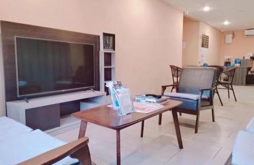 Semporna House | Family-Friendly Luna Guesthouse with Kitchen Amenities