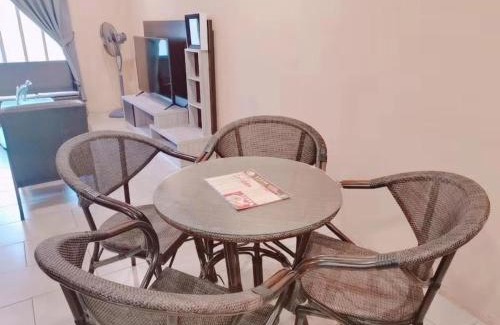 Semporna House | Family-Friendly Luna Guesthouse with Kitchen Amenities