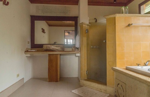 Ciudad Cariari Bed & Breakfast | Experience Relaxation at Luna Inn B&B - Rated 9.4/10
