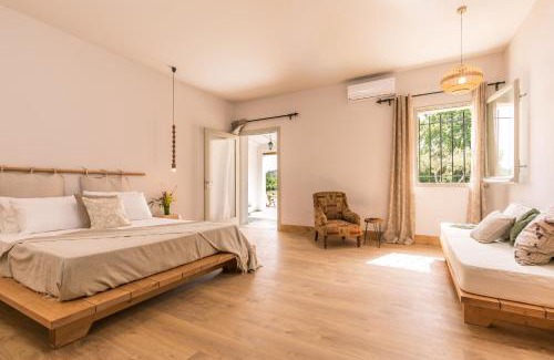 Ano Korakiana House | Top-Rated Luna Inn B&B with Family-Friendly Amenities