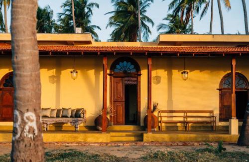 Kalpitiya Bed & Breakfast | Discover Luna Laguna: Oceanfront Oasis with Pool & Dining
