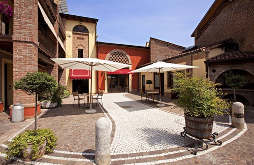 Casalmaggiore House | Discover Comfort at Luna Residence Hotel: Pet-Friendly Paradise
