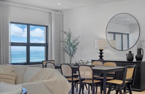 Henley Beach Apartment | Oceanfront Retreat at Luna's Lookout, Henley Beach