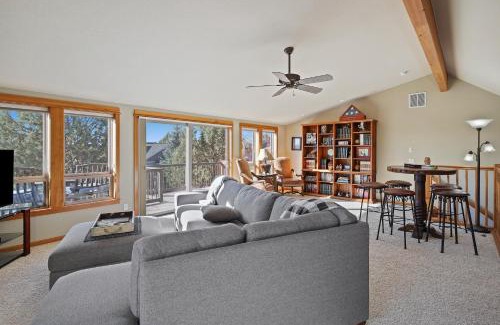 Redmond House | Inviting Luna View: Perfect Home for Longer Stays