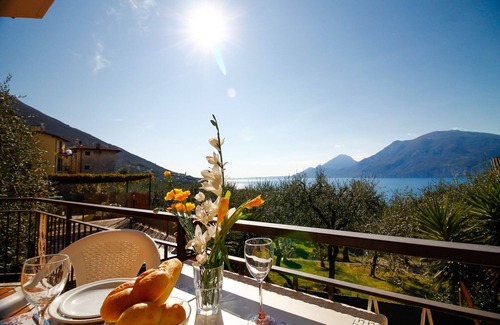 Assenza Apartment | Idyllic Luna Apartment with Lake View and Spa Amenities