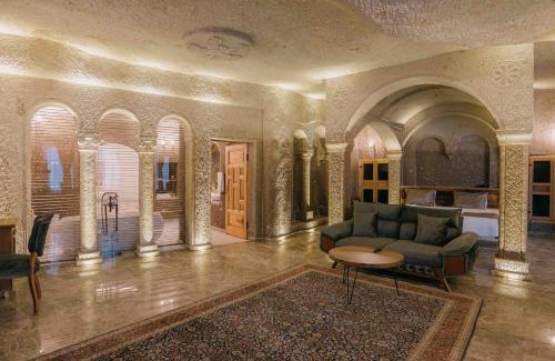 Goreme Hotel | Charming Lunar Cappadocia Hotel with Hot Tub & Breakfast