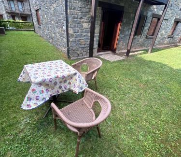 Castiello de Jaca Apartment | Pet-Friendly Retreat at Lunar - Rated 9.3 by Guests