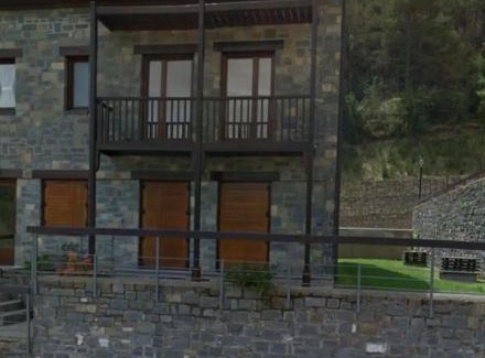 Castiello de Jaca Apartment | Pet-Friendly Retreat at Lunar - Rated 9.3 by Guests