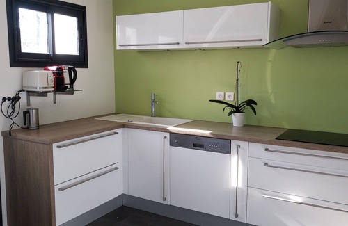 Merignac House | Experience Lunch with the Squirrels: Pet-Friendly Retreat