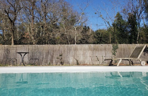 Merignac House | Experience Lunch with the Squirrels: Pet-Friendly Retreat