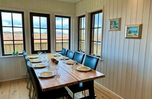 Borgarnes House | Discover Lundur and Klettur: Family-Friendly with Hot Tub