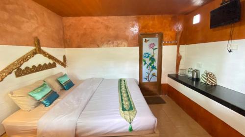 Mok Cham Pae House | Tranquil Lung Soi Nguen Homstay at Pang Oung