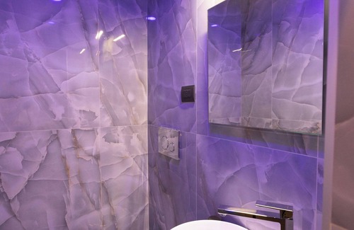 Chiaia House | Elegant Lungomare Suite & Spa with Relaxing Amenities