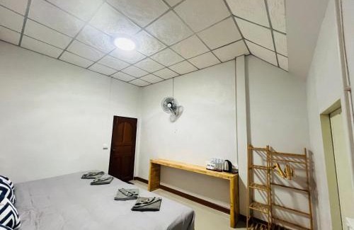 Mok Cham Pae House | Budget-Friendly Stay at Lungwang Guest House for Families